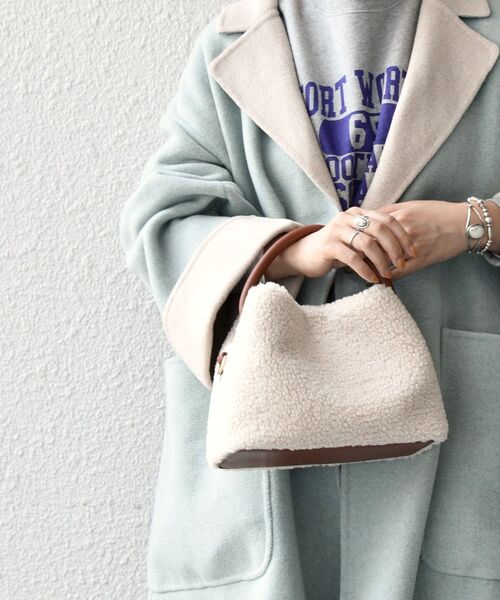 SHIPS any(シップス エニィ)の「SHIPS any: フェイク ボア 2WAY ショルダー◇(ショルダーバッグ・レディース・ホワイト/ライトブルー・ONE SIZE)」の15枚目の写真