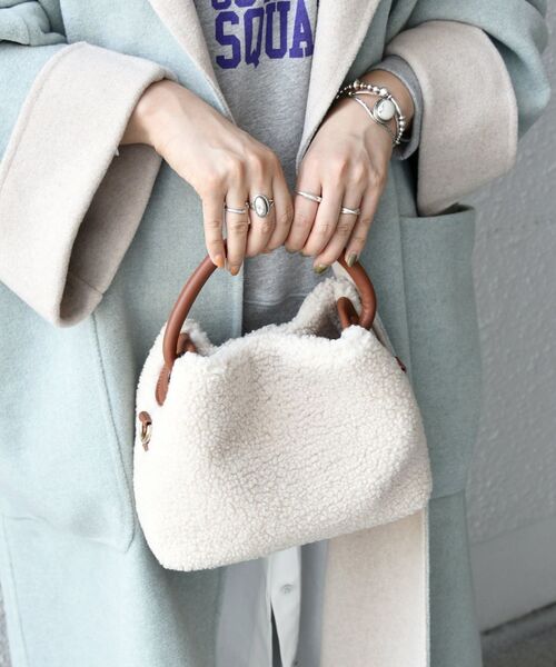 SHIPS any(シップス エニィ)の「SHIPS any: フェイク ボア 2WAY ショルダー◇(ショルダーバッグ・レディース・ホワイト/ライトブルー・ONE SIZE)」の4枚目の写真