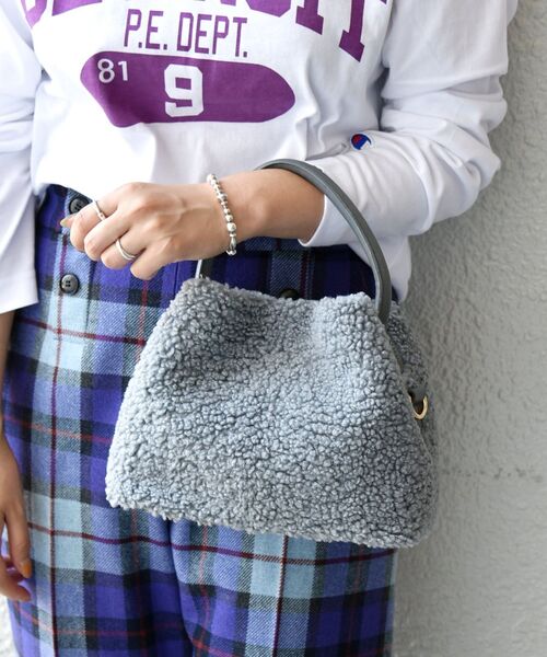 SHIPS any(シップス エニィ)の「SHIPS any: フェイク ボア 2WAY ショルダー◇(ショルダーバッグ・レディース・ホワイト/ライトブルー・ONE SIZE)」の10枚目の写真