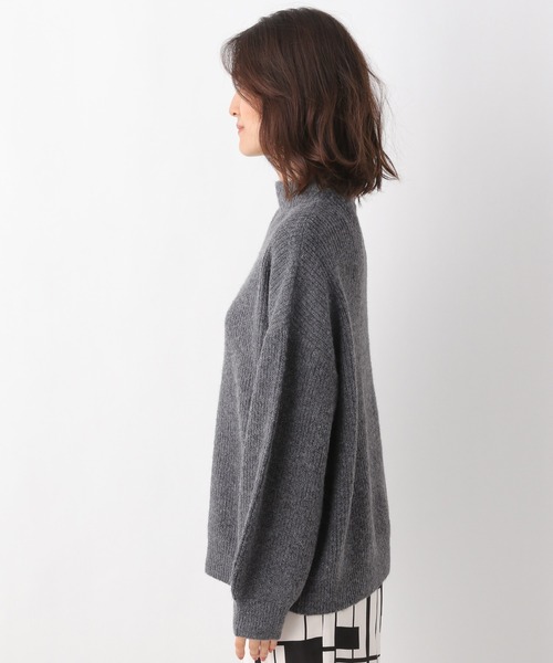 LEPSIM（レプシィム）の「5ゲージ畦袖ボリュームプルオーバー　219652（ニット/セーター・レディース・イエロー/ブルー/モカ/チャコールグレー・FREE）」の10枚目の写真