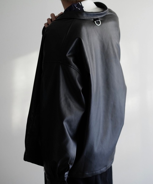 NILWAY（ニルウェイ）の「Dバックルワイドスリーブシンセティックレザージップジャケット（ブルゾン・メンズ・ブラック・SMALL/MEDIUM/LARGE）」の2枚目の写真