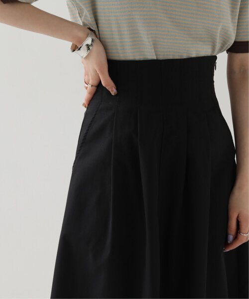 RAY CASSIN（レイカズン）の「ウエストタックロングフレアスカート（スカート・レディース・ブラック/オフホワイト/ベージュ・FREE）」の7枚目の写真