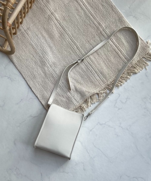 AS KNOW AS plus（アズノゥアズプラス）の「カラバリスクエアショルダーバッグ（ショルダーバッグ・レディース・ブラック/イエロー/ミント/ライトベージュ・FREE）」の2枚目の写真