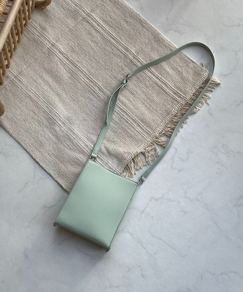 AS KNOW AS plus（アズノゥアズプラス）の「カラバリスクエアショルダーバッグ（ショルダーバッグ・レディース・ブラック/イエロー/ミント/ライトベージュ・FREE）」の3枚目の写真