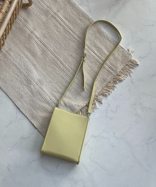 AS KNOW AS plus（アズノゥアズプラス）の「カラバリスクエアショルダーバッグ（ショルダーバッグ・レディース・ブラック/イエロー/ミント/ライトベージュ・FREE）」の5枚目の写真