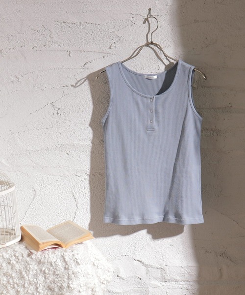 Honeys（ハニーズ）の「ボタン使いタンク（タンクトップ・レディース・ラベンダー/ホワイト/ブラック/ブルー系その他/ベージュ/スミクロ/グリーン/ブラウン・M/L/S）」の7枚目の写真