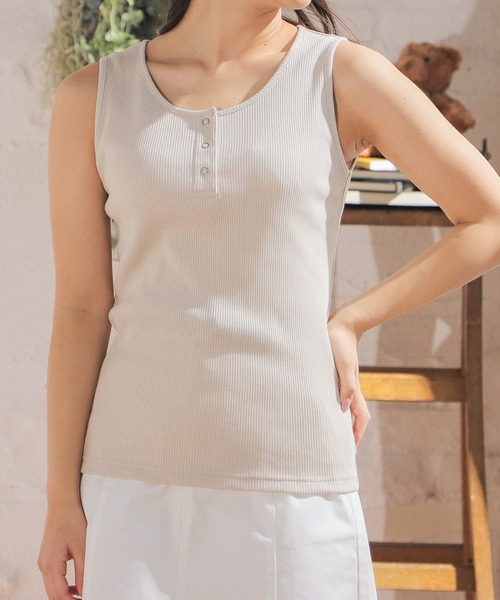 Honeys（ハニーズ）の「ボタン使いタンク（タンクトップ・レディース・ラベンダー/ホワイト/ブラック/ブルー系その他/ベージュ/スミクロ/グリーン/ブラウン・M/L/S）」の11枚目の写真