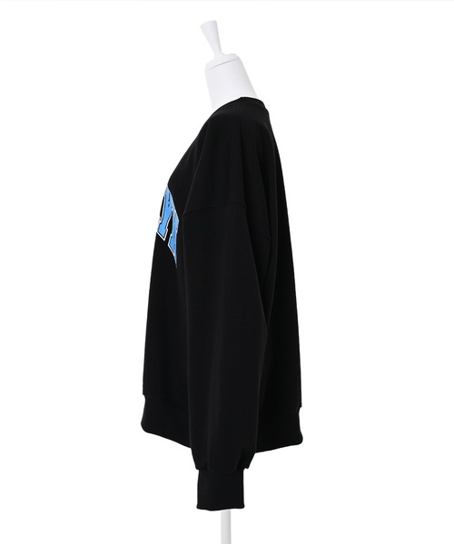 新品 Narcissus オーバースウェット Narcissus（ナルシス）の「【Narcissus】オーバーロゴスウェット