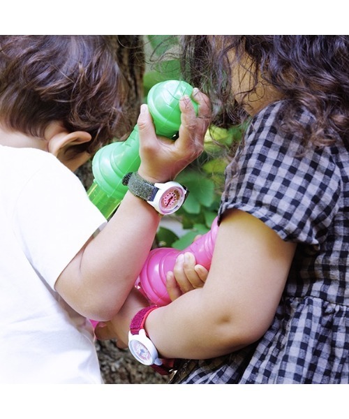 TIC TAC（チックタック）の「fun pun clock to wear! Designed by Yoko Dobashi with TiCTAC Q&Q Smile solar ソーラー キッズ（アナログ腕時計・レディース・ブラック/ブルー/グリーン/レッド・ONE SIZE）」の15枚目の写真