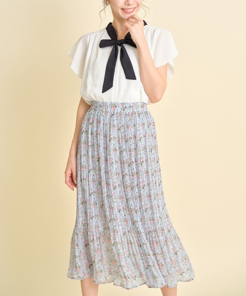tocco closet（トッコ　クローゼット）の「フラワープリントプリーツフレアスカート（スカート・レディース・ホワイト/サックスブルー・M）」の15枚目の写真