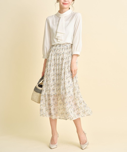tocco closet（トッコ　クローゼット）の「フラワープリントプリーツフレアスカート（スカート・レディース・ホワイト/サックスブルー・M）」の11枚目の写真
