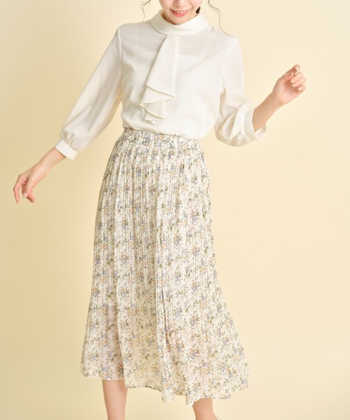 tocco closet（トッコ　クローゼット）の「フラワープリントプリーツフレアスカート（スカート・レディース・ホワイト/サックスブルー・M）」の4枚目の写真