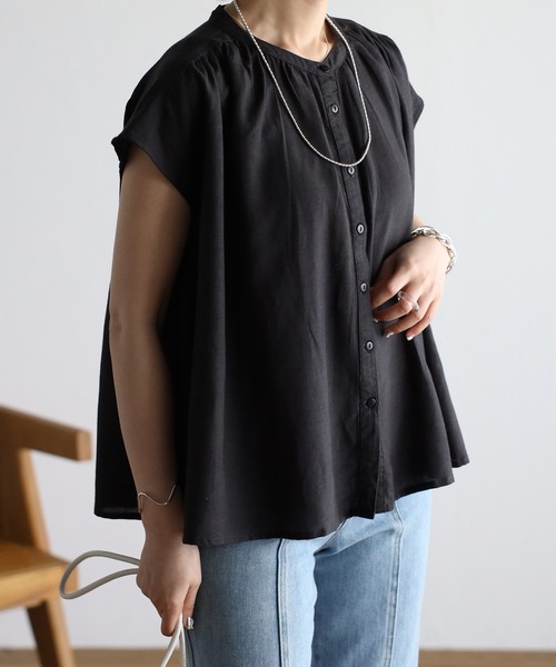 Fizz(フィズ)の「【Fizz/フィズ】 綿麻ミックス スタンドカラーノースリーブギャザーブラウス(シャツ/ブラウス・レディース・ベージュ/カーキ/チャコール/キナリ・M)」の1枚目の写真