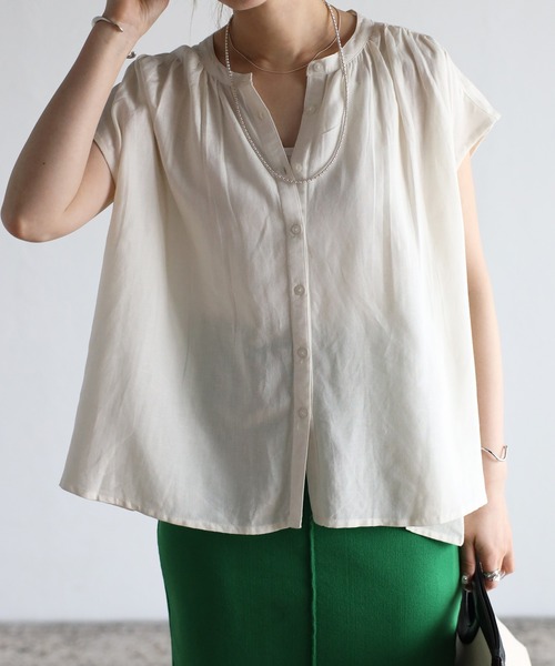 Fizz(フィズ)の「【Fizz/フィズ】 綿麻ミックス スタンドカラーノースリーブギャザーブラウス(シャツ/ブラウス・レディース・ベージュ/カーキ/チャコール/キナリ・M)」の2枚目の写真