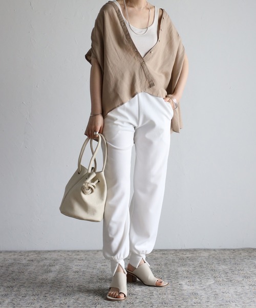 Fizz(フィズ)の「【Fizz/フィズ】 綿麻ミックス スタンドカラーノースリーブギャザーブラウス(シャツ/ブラウス・レディース・ベージュ/カーキ/チャコール/キナリ・M)」の7枚目の写真