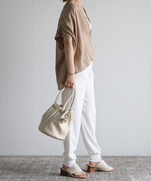 Fizz(フィズ)の「【Fizz/フィズ】 綿麻ミックス スタンドカラーノースリーブギャザーブラウス(シャツ/ブラウス・レディース・ベージュ/カーキ/チャコール/キナリ・M)」の12枚目の写真