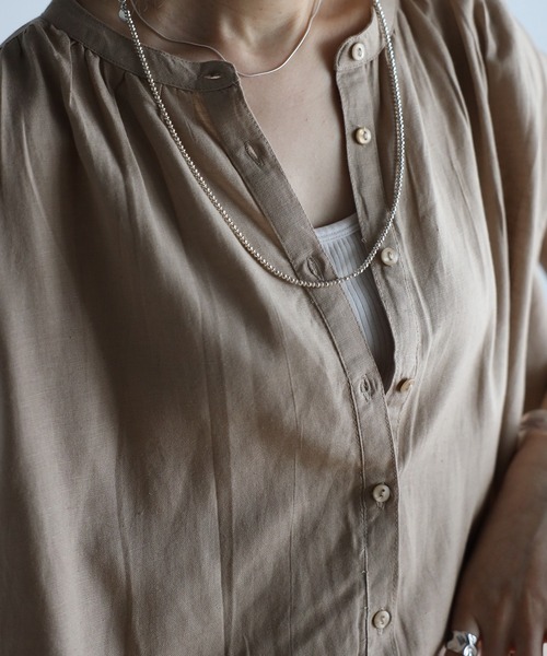 Fizz(フィズ)の「【Fizz/フィズ】 綿麻ミックス スタンドカラーノースリーブギャザーブラウス(シャツ/ブラウス・レディース・ベージュ/カーキ/チャコール/キナリ・M)」の5枚目の写真