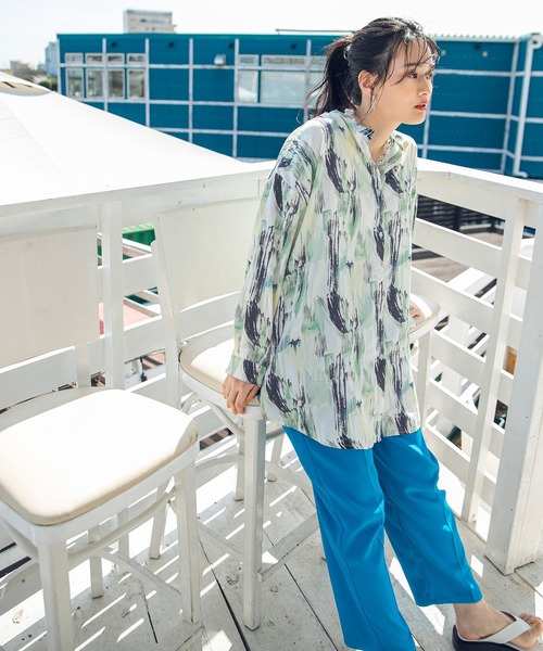 bohmal(ボマール)の「バックオープンバンドカラーデザインシャツ(シャツ/ブラウス・レディース・ブルー/グリーン・FREE)」の4枚目の写真