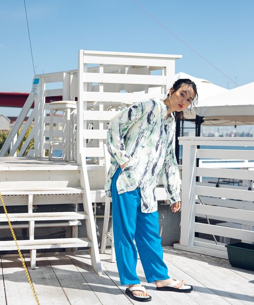 bohmal(ボマール)の「バックオープンバンドカラーデザインシャツ(シャツ/ブラウス・レディース・ブルー/グリーン・FREE)」の5枚目の写真