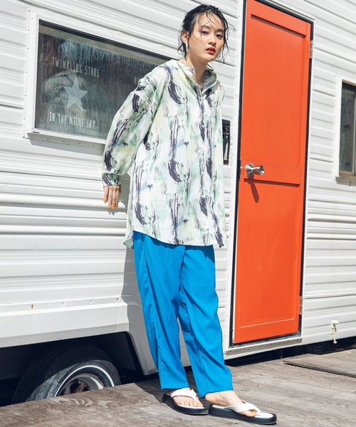 bohmal(ボマール)の「バックオープンバンドカラーデザインシャツ(シャツ/ブラウス・レディース・ブルー/グリーン・FREE)」の6枚目の写真