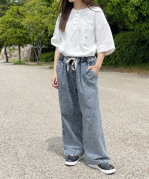 PairPair（ペアペア）の「イージーワイドパンツ(ユニセックス)（その他パンツ・メンズ・アイボリー/ケミカルウォッシュ・MEDIUM/LARGE）」の9枚目の写真