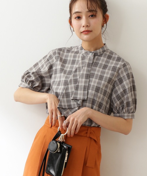 N.（N. Natural Beauty Basic）（エヌエヌナチュラルビューティーベーシック）の「◆ボウタイ風パフ袖チェックブラウス（シャツ/ブラウス・レディース・グレー系その他/ブラウン系その他・MEDIUM）」の2枚目の写真
