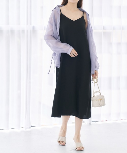 Lamoa(ラモア)の「Lamoa/Vネック キャミソールワンピース(ワンピース・レディース・ブラック/ベージュ/グレー/ピンク/ブルー/グリーン/アイボリー・FREE)」の2枚目の写真