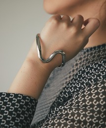 un dix cors | コーディネートのワンポイントに　ナミラインバングル(バングル/リストバンド)