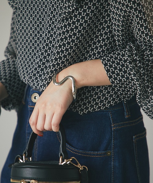 un dix cors（アンディコール）の「コーディネートのワンポイントに　ナミラインバングル（バングル/リストバンド・レディース・シルバー/ゴールド・FREE）」の7枚目の写真