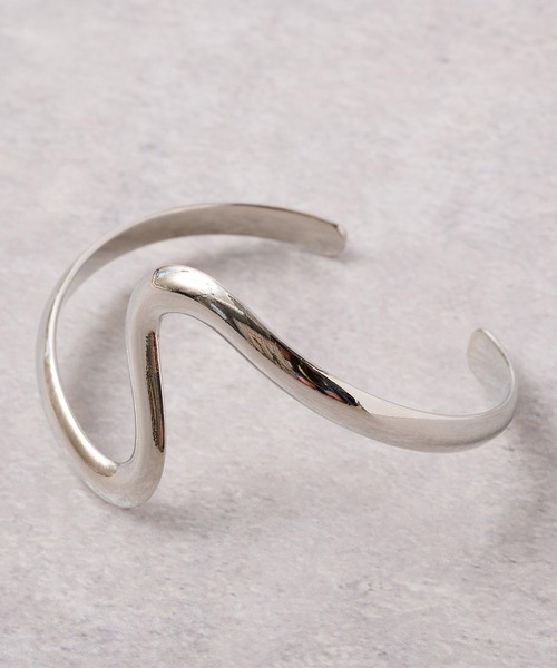 un dix cors（アンディコール）の「コーディネートのワンポイントに　ナミラインバングル（バングル/リストバンド・レディース・シルバー/ゴールド・FREE）」の20枚目の写真