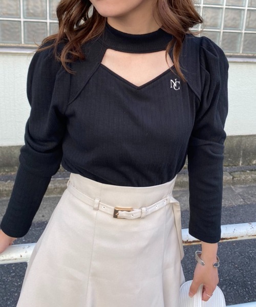 one after another NICE CLAUP（ワンアフターアナザーナイスクラップ）の「刺しゅうハイネックトップス（Tシャツ/カットソー・レディース・ブラック/オフホワイト/ブラウン系その他/ピンクベージュ・FREE）」の2枚目の写真