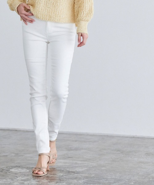 Pierrot（ピエロ）の「大人のためのテーパードデニム（デニムパンツ・レディース・グレー/ブルー系その他/ブラック/ブルー/ブラック系その他/サックスブルー/ホワイト/ブルー系その他3/ブルー系その他2/インディゴブルー/ネイビー・L/M/S/LL）」の2枚目の写真