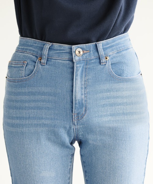 Pierrot（ピエロ）の「大人のためのテーパードデニム（デニムパンツ・レディース・グレー/ブルー系その他/ブラック/ブルー/ブラック系その他/サックスブルー/ホワイト/ブルー系その他3/ブルー系その他2/インディゴブルー/ネイビー・L/M/S/LL）」の12枚目の写真