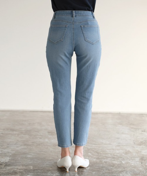 Pierrot（ピエロ）の「大人のためのテーパードデニム（デニムパンツ・レディース・グレー/ブルー系その他/ブラック/ブルー/ブラック系その他/サックスブルー/ホワイト/ブルー系その他3/ブルー系その他2/インディゴブルー/ネイビー・L/M/S/LL）」の17枚目の写真