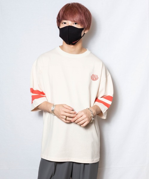 Innoent Rcjed Back INNOCENT(イノセント)の「【W】【it】【UNNY by maro】BACK ARCH LOGO FOOTBALL TEE(Tシャツ ...