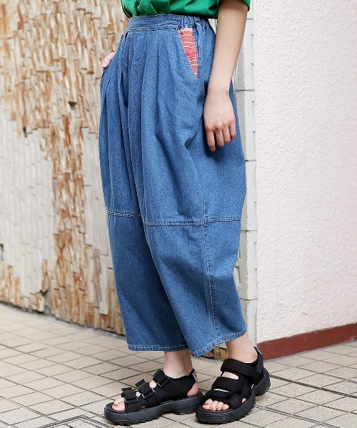 チチカカ(チチカカ)の「エッグバルーンパンツ(その他パンツ・レディース・インディゴブルー/ホワイト/カーキ/ブルー・FREE)」の4枚目の写真