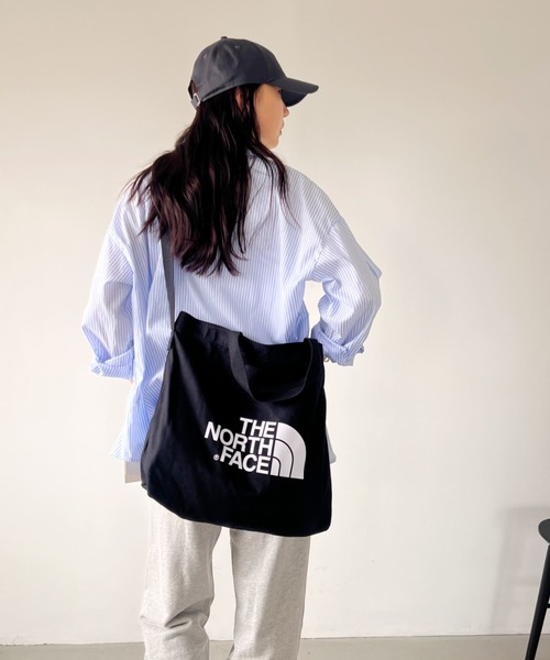 THE NORTH FACE（ザノースフェイス）の「THE NORTH FACE(ザ・ノースフェイス)/2WAY BIG LOGO SHOULDER BAG/ビッグロゴキャンバスショルダーバッグ トートバッグ（ショルダーバッグ・レディース・アイボリー/ブラック・FREE）」の20枚目の写真