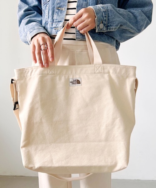 THE NORTH FACE（ザノースフェイス）の「THE NORTH FACE(ザ・ノースフェイス)/2WAY BIG LOGO SHOULDER BAG/ビッグロゴキャンバスショルダーバッグ トートバッグ（ショルダーバッグ・レディース・アイボリー/ブラック・FREE）」の11枚目の写真