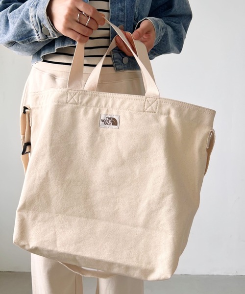 THE NORTH FACE（ザノースフェイス）の「THE NORTH FACE(ザ・ノースフェイス)/2WAY BIG LOGO SHOULDER BAG/ビッグロゴキャンバスショルダーバッグ トートバッグ（ショルダーバッグ・レディース・アイボリー/ブラック・FREE）」の10枚目の写真