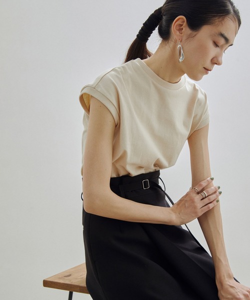 SALON adam et rope'（サロン アダム エ ロペ）の「【WEB・一部店舗限定】フレンチスリーブクロップドTシャツ/無地・ボーダー（Tシャツ/カットソー・レディース・グリーン系その他/ブラック/ベージュ/オフホワイト・FREE）」の3枚目の写真