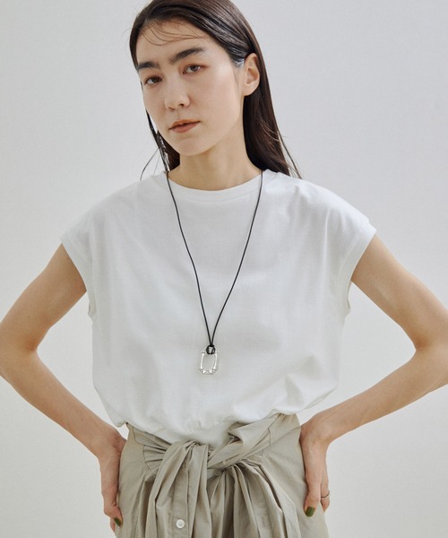 SALON adam et rope'（サロン アダム エ ロペ）の「【WEB・一部店舗限定】フレンチスリーブクロップドTシャツ/無地・ボーダー（Tシャツ/カットソー・レディース・グリーン系その他/ブラック/ベージュ/オフホワイト・FREE）」の2枚目の写真