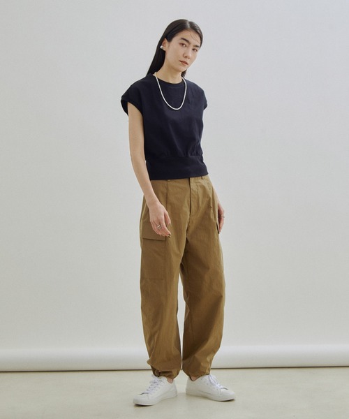 SALON adam et rope'（サロン アダム エ ロペ）の「【WEB・一部店舗限定】フレンチスリーブクロップドTシャツ/無地・ボーダー（Tシャツ/カットソー・レディース・グリーン系その他/ブラック/ベージュ/オフホワイト・FREE）」の16枚目の写真