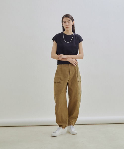 SALON adam et rope'（サロン アダム エ ロペ）の「【WEB・一部店舗限定】フレンチスリーブクロップドTシャツ/無地・ボーダー（Tシャツ/カットソー・レディース・グリーン系その他/ブラック/ベージュ/オフホワイト・FREE）」の21枚目の写真