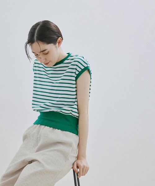 SALON adam et rope'（サロン アダム エ ロペ）の「【WEB・一部店舗限定】フレンチスリーブクロップドTシャツ/無地・ボーダー（Tシャツ/カットソー・レディース・グリーン系その他/ブラック/ベージュ/オフホワイト・FREE）」の9枚目の写真