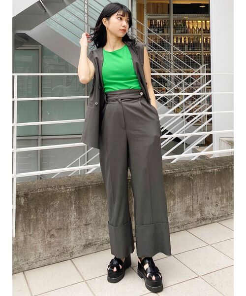 MURUA（ムルーア）の「ダブルヘムワイドパンツ【セットアップ着用可能】（スラックス・レディース・ブルー/ブラック/ベージュ/ダークグレー・1/2）」の10枚目の写真