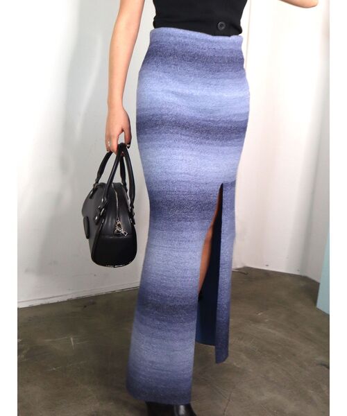 EMODA（エモダ）の「グラデーションスリットマキシスカート（スカート・レディース・グリーン/ブルー/ブラック・FREE）」の7枚目の写真