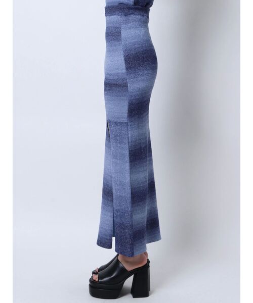 EMODA（エモダ）の「グラデーションスリットマキシスカート（スカート・レディース・グリーン/ブルー/ブラック・FREE）」の16枚目の写真