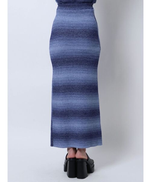 EMODA（エモダ）の「グラデーションスリットマキシスカート（スカート・レディース・グリーン/ブルー/ブラック・FREE）」の17枚目の写真