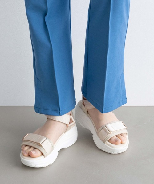 GLOBAL WORK（グローバルワーク）の「モテシャレ厚底サンダル/AND YUA ANY/181941（サンダル・キッズ・オフホワイト/ブラック・MEDIUM/SMALL）」の2枚目の写真