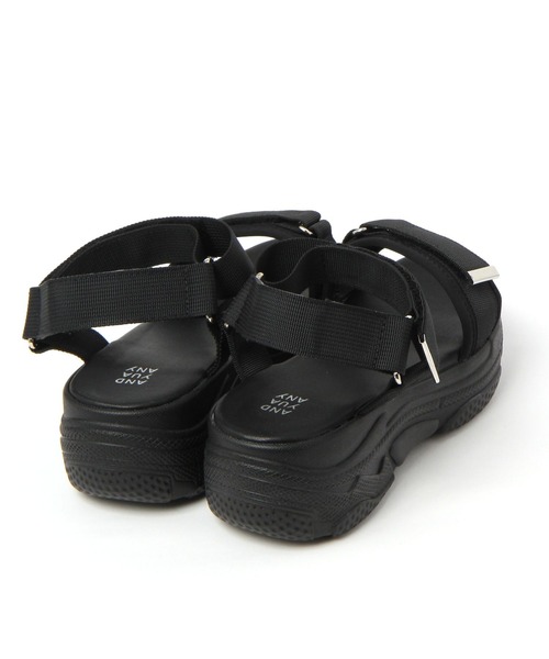 GLOBAL WORK（グローバルワーク）の「モテシャレ厚底サンダル/AND YUA ANY/181941（サンダル・キッズ・オフホワイト/ブラック・MEDIUM/SMALL）」の9枚目の写真
